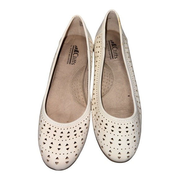Cliffs by WHITE MOUNTAIN Cream Perforated Loafers - Picture 1 of 4
